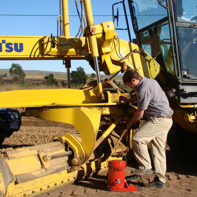 Grease foot pump bucket 8kg with hose